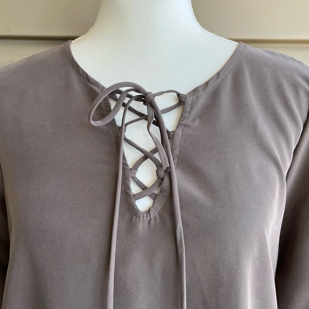 •Everly• Taupe Lace-Up Shift Dress - Size Medium - Picture 4 of 7